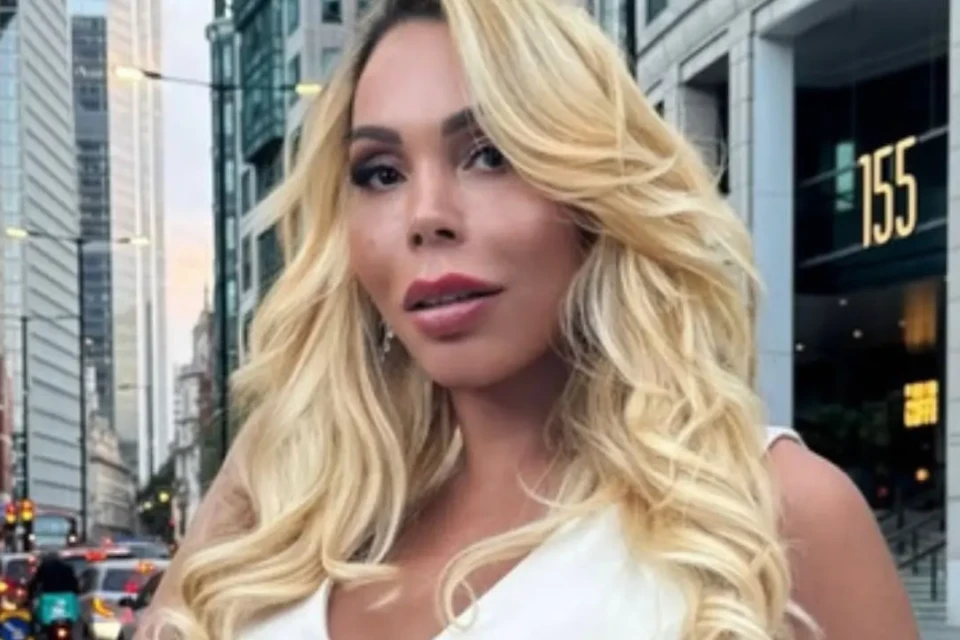 Influencer trans brasileira gasta R$ 100 mil para ficar parecida com Mariah Carey; veja fotos feminilização facial de Suellen Carey