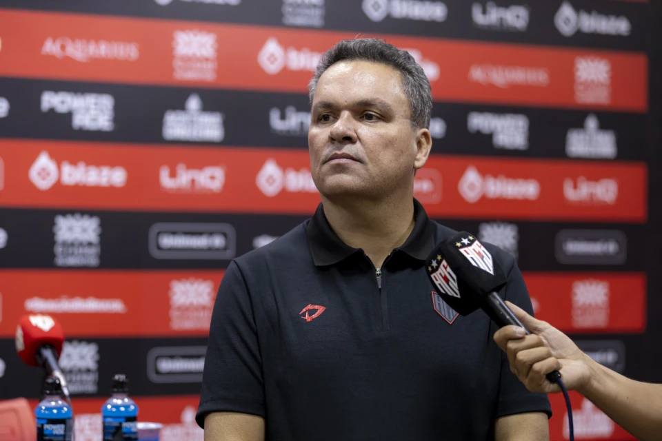 Adson Batista lamenta eliminação do Atlético-GO e valoriza campanha invicta na Copa do Brasil