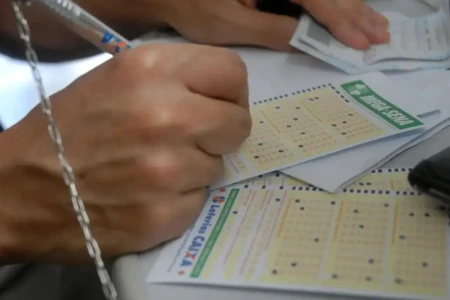 Mega-Sena 3008: três apostas de Goiás ganham R$ 44 mil (Foto: Agência Brasil)