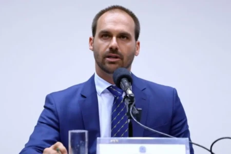 Eduardo assinou contrato como produtor-executivo de filme sobre Bolsonaro, diz site (Foto: Agência Câmara)