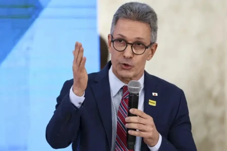 PGR denuncia Zema por vídeos contra Gilmar Mendes e ele reage: 'Intocáveis não aceitam críticas'