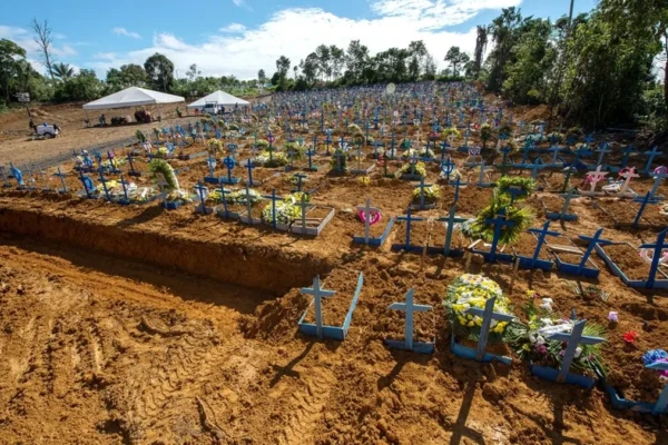 Negacionismo fez brasileiros "perderem" 3,4 anos de vida na pandemia