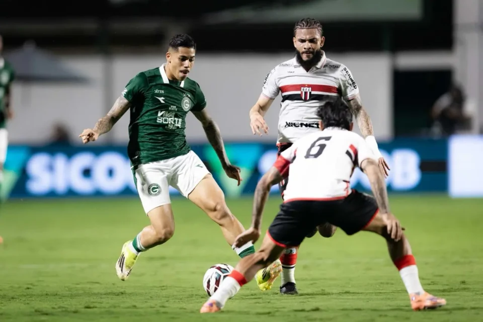 Kadu Sousa decide, Goiás bate o Botafogo-SP e sobe na Série B