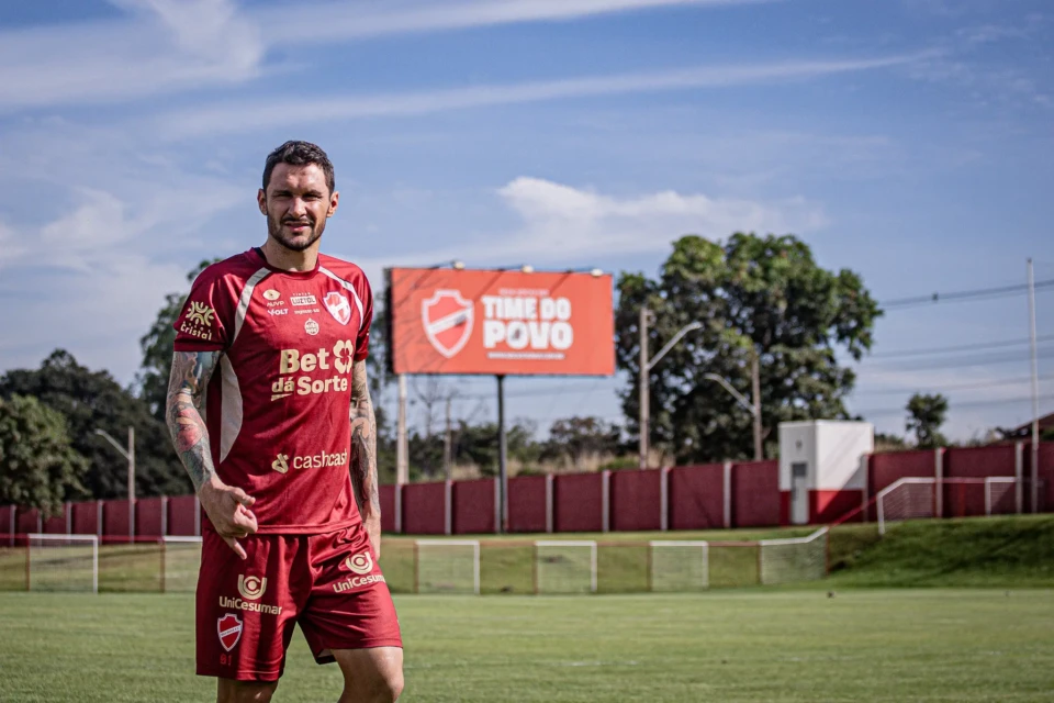 Tiago Pagnussat será titular do Vila Nova contra o Avaí