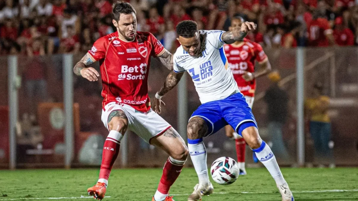 Partida entre Vila Nova e Avaí na Série B