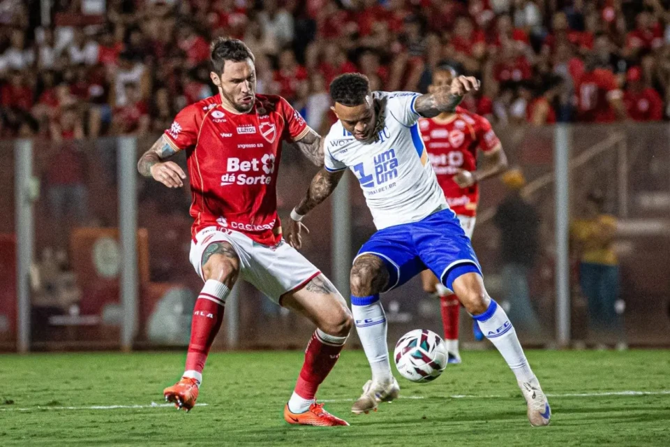 Partida entre Vila Nova e Avaí na Série B