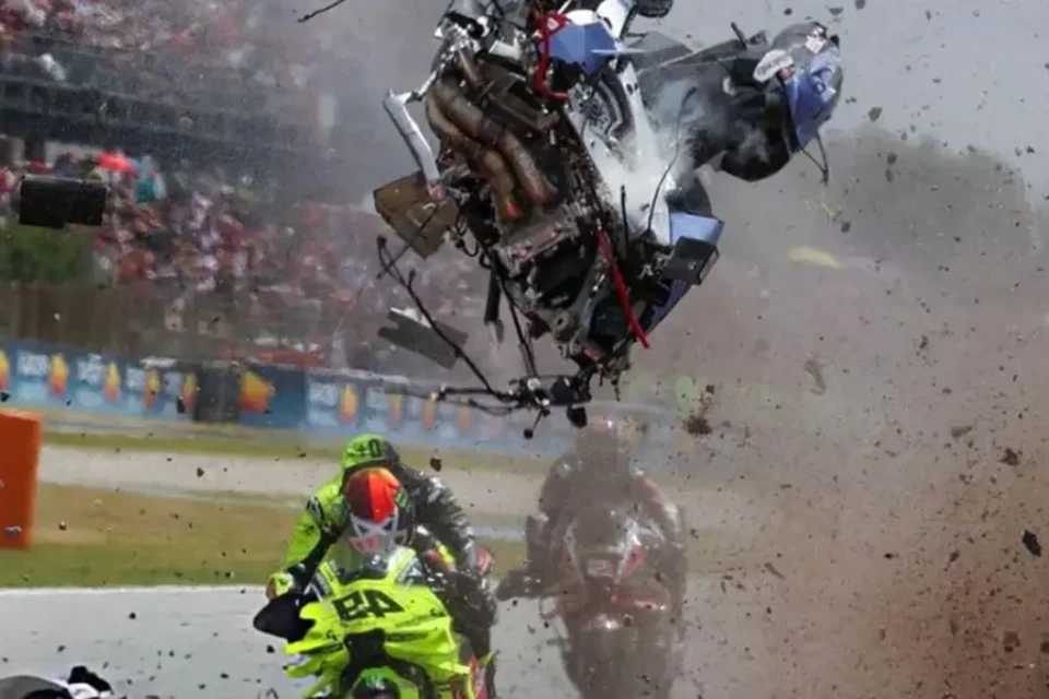 Espanhol Álex Márquez GP da Catalunha Vídeo piloto citou condições inaceitáveis no MotoGP Goiânia sofre múltiplas fraturas após acidente