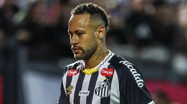 Neymar realiza exames horas antes da convocação da Seleção Brasileira