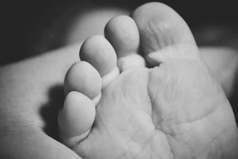 Justiça determina que IML de Anápolis libere corpo de bebê que morreu sem registro