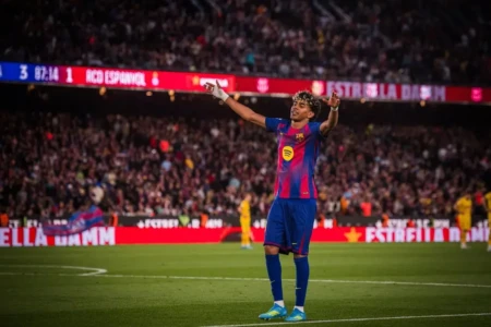 Lamine Yamal em partida do Barcelona