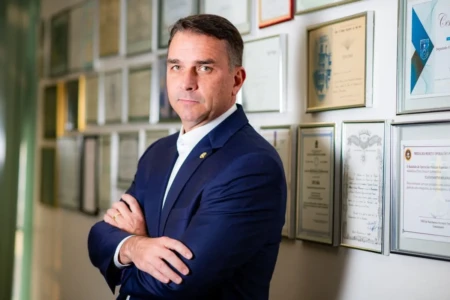 PL convoca reunião com Flávio Bolsonaro e bancadas do Senado e da Câmara após crise com Master (Foto: Divulgação)