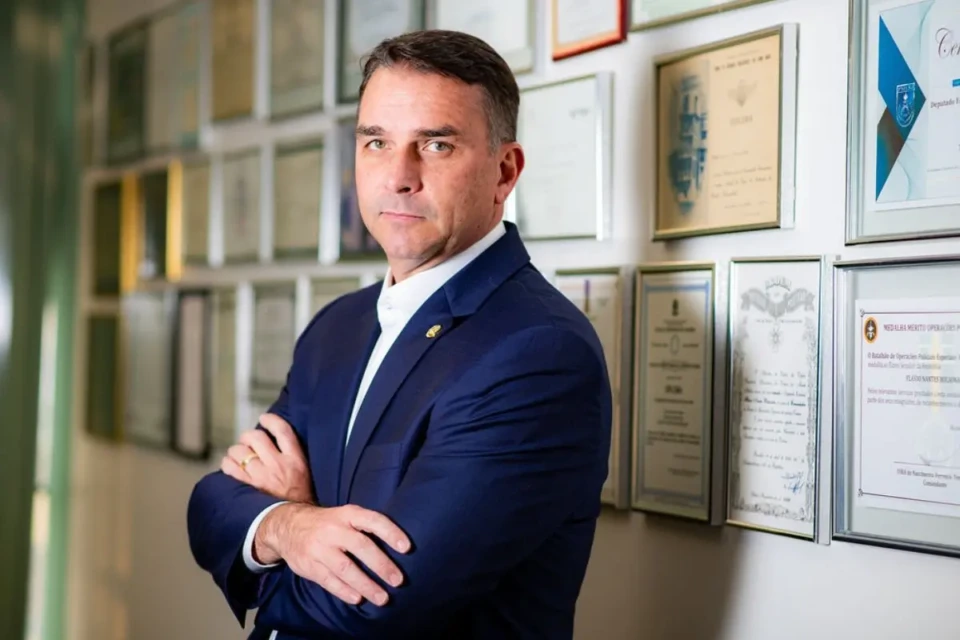 PL convoca reunião com Flávio Bolsonaro e bancadas do Senado e da Câmara após crise com Master (Foto: Divulgação)
