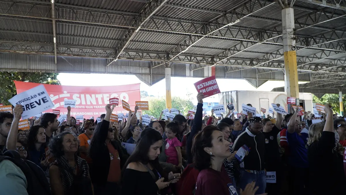Trabalhadores da Educação de Goiânia fazem nova assembleia para definir se greve continua