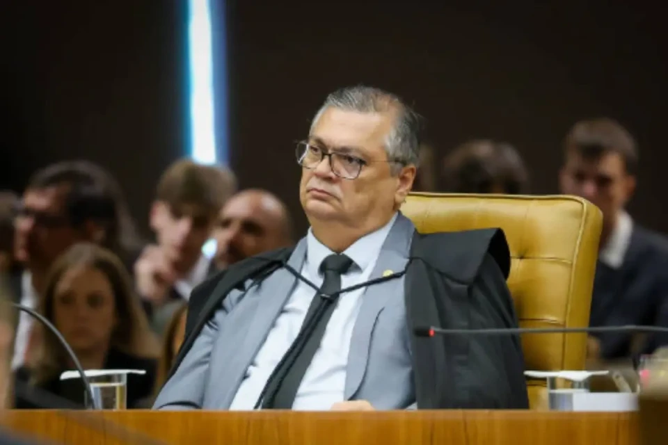Ministro Dino conta que foi xingado por funcionária de companhia aérea (Foto: Reprodução)