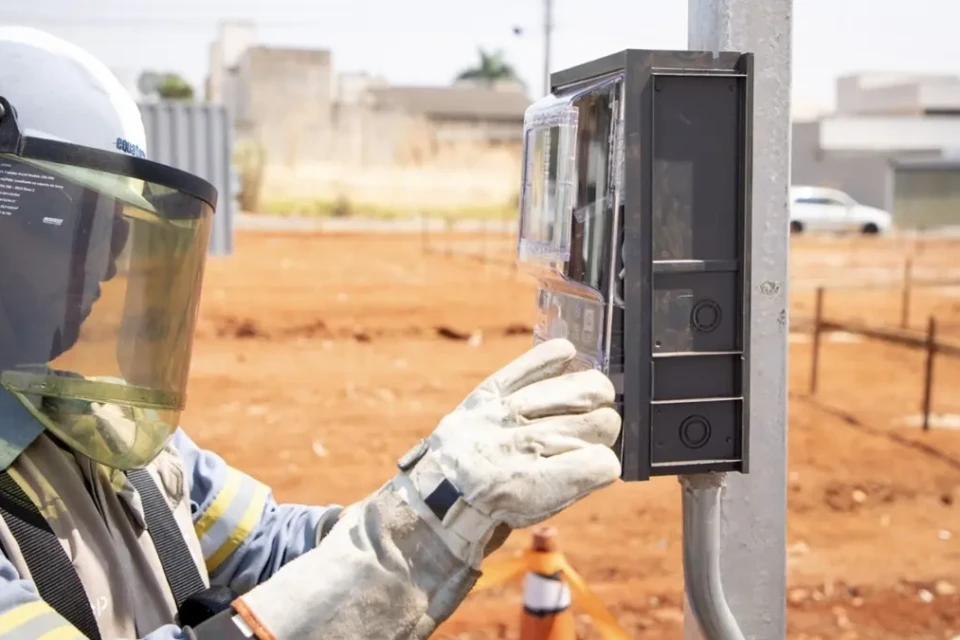 Operações contra fraudes em Goiás recuperam energia suficiente para abastecer 36 mil residências 