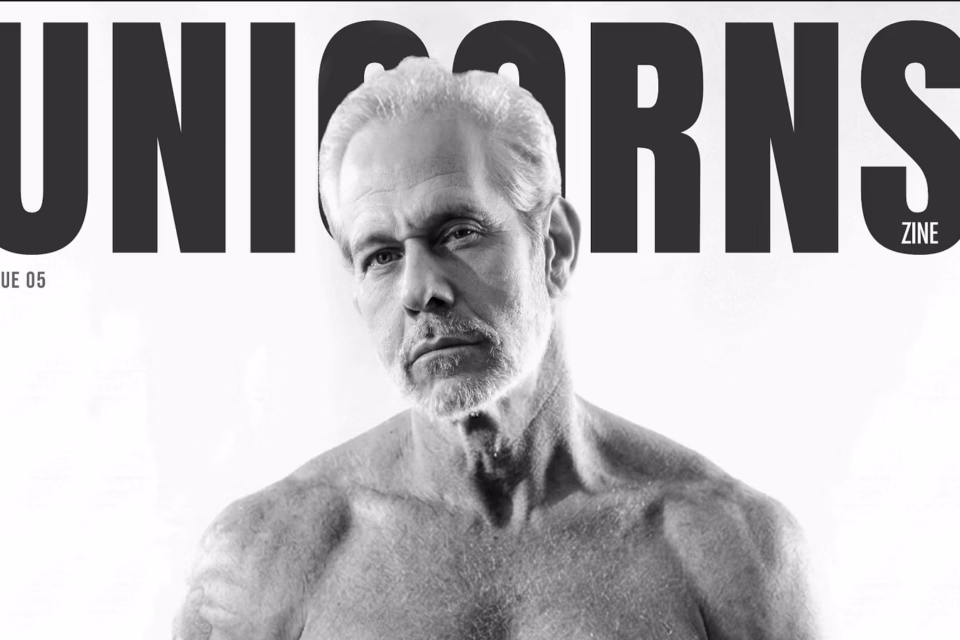 Galã dos anos 90 faz ensaio sensual aos 53 anos; veja as fotos de Nico Puig Ator já posou nu na extinta revista 'G Magazine'