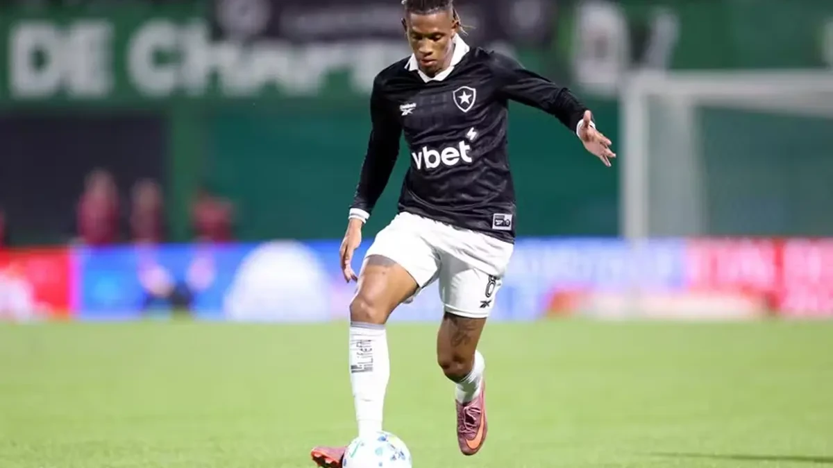 Danilo em partida pelo Botafogo