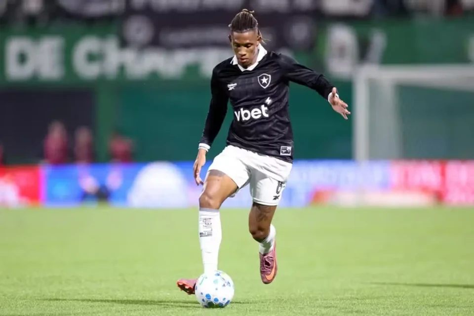 Danilo em partida pelo Botafogo