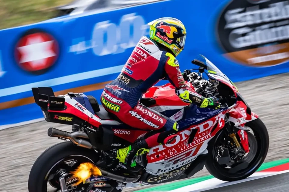 Diogo Moreira durante testes em Barcelona
