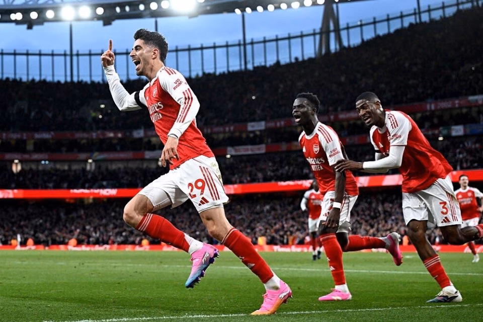 festa comemoração Arsenal Campeão Inglês Premier League 26