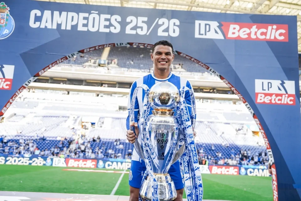 Thiago Silva encerra passagem pelo Porto e agradece torcida portuguesa
