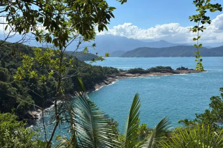 Trilha em São Paulo que passa por sete praias paradisíacas incríveis; vídeo Trilha em Ubatuba em regiões fascinantes do Litoral Norte