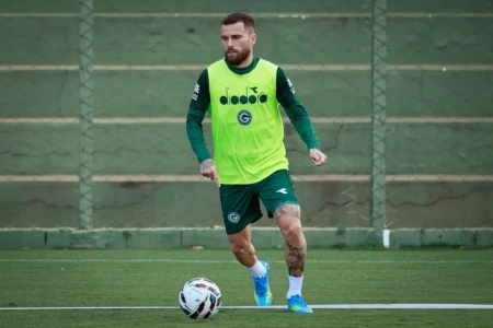 Lucas Lima em treino do Goiás