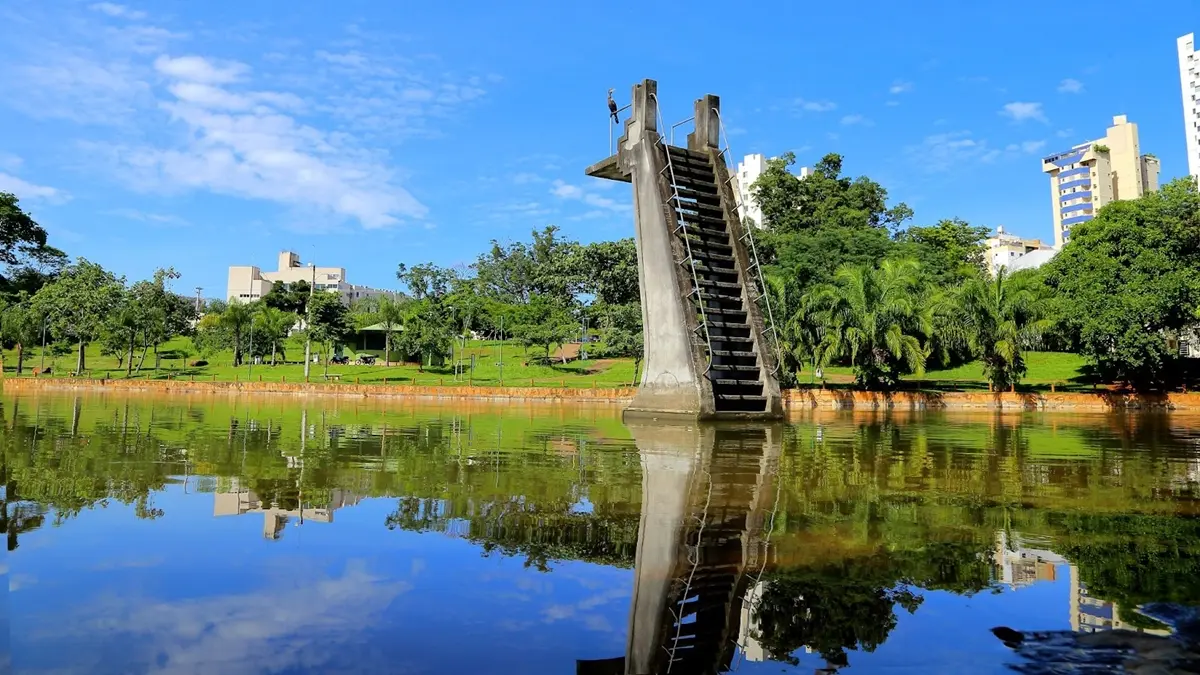 Laudo da Amma determina corte de 48 árvores no Lago das Rosas; delegado ambiental vê espécimes 'comprometidos'