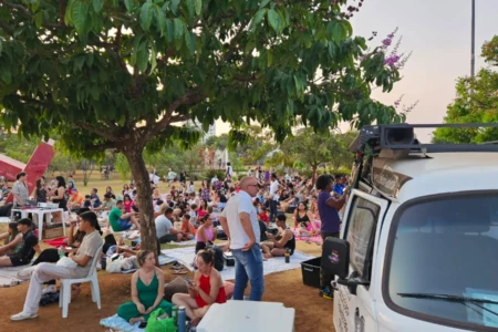 Projeto leva cinema ao ar livre e show ao Parque Ipiranga, em Anápolis