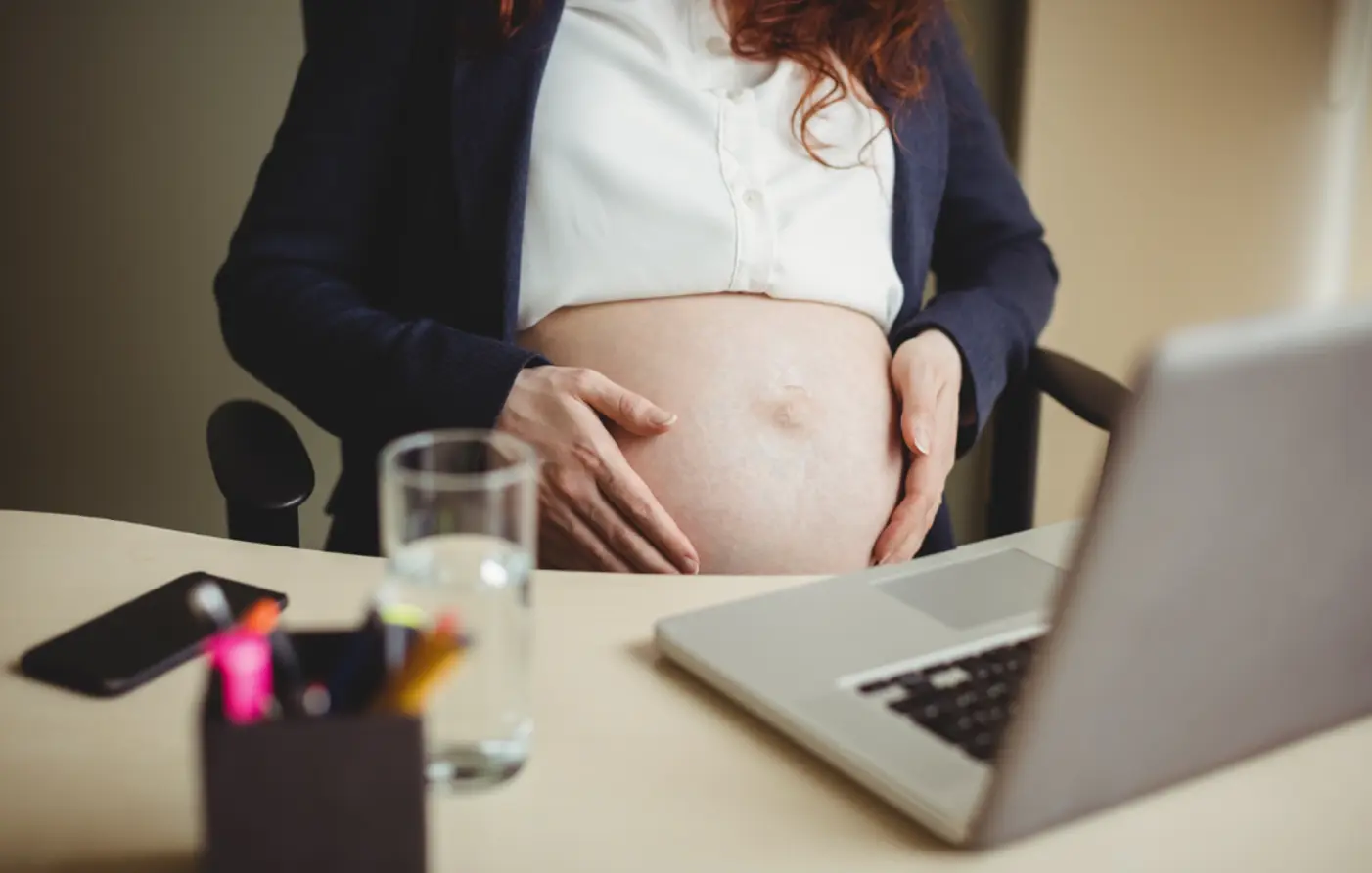 Câmara dos Deputados avança em projeto para proteger advogadas mães no exercício da profissão