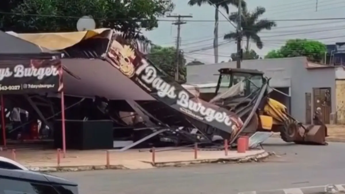 Imagem mostra fachada do estabelecimento destruído