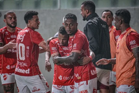 Campanha fora de casa coloca Vila Nova entre os melhores da Série B