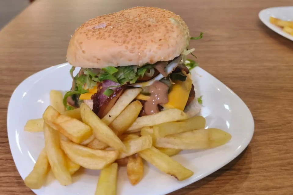 Evento em Goiânia celebra Dia Mundial do Hambúrguer com sanduíches à vontade