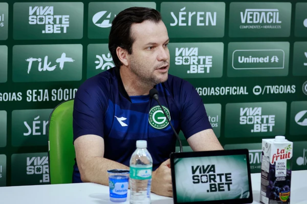 Goiás vence o Avaí, volta ao G-6 e ganha confiança para clássico