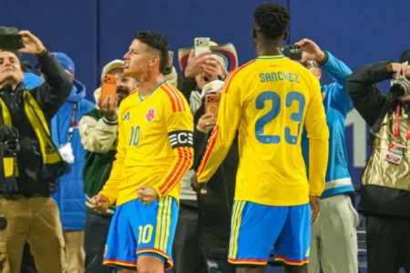 Jamez Rodríguez durante jogo da Colômbia