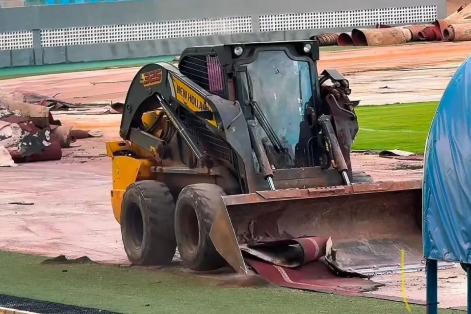 Obras na pista de atletismo do estádio Olímpico