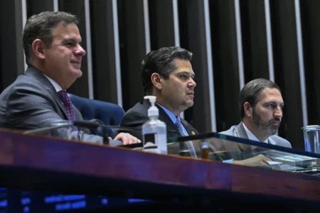 Fim da escala 6x1: empresários procuram Alcolumbre para melar acordo de Lula com Motta (Foto: Agência Senado)