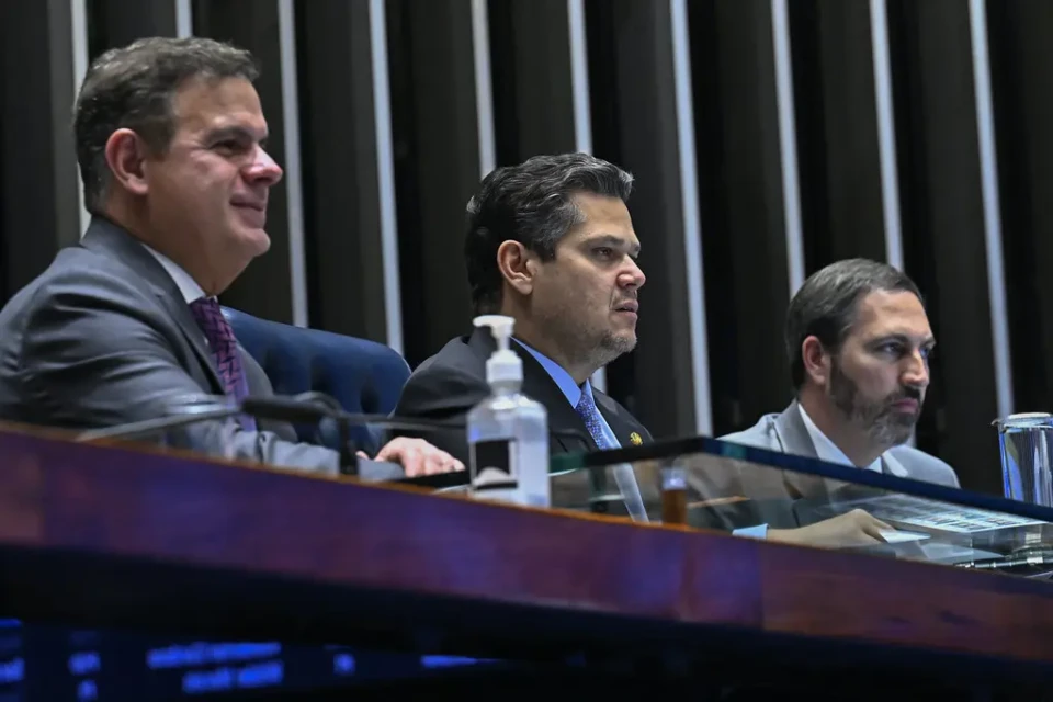 Fim da escala 6x1: empresários procuram Alcolumbre para melar acordo de Lula com Motta (Foto: Agência Senado)