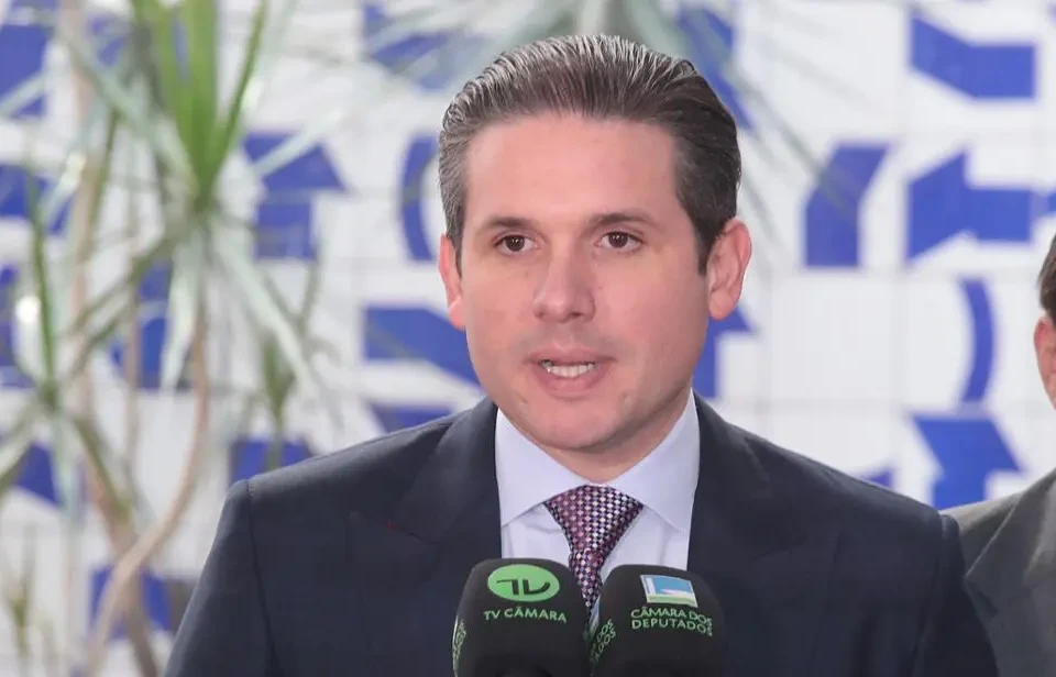 image Fim da escala 6×1: empresários procuram Alcolumbre para melar acordo de Lula com Motta