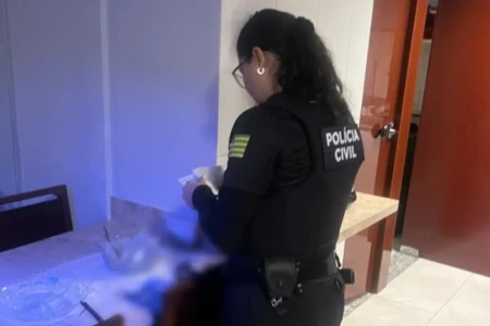 Policial cumprindo mandados - (Foto: reprodução/PCGO)