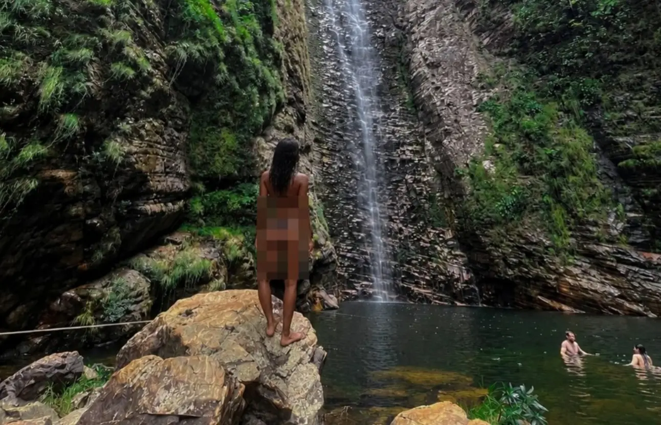 Chapada dos Veadeiros inova com área de naturismo em cachoeira e gera debate online