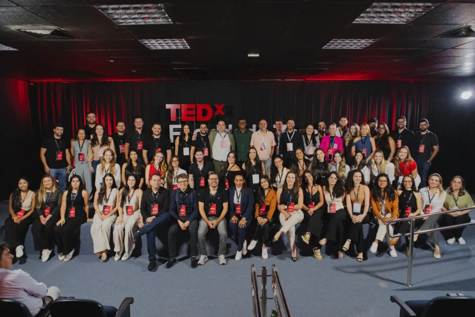 TEDx Faculdade Zarns Itumbiara realiza evento científico sobre inovação, IA e futuro da medicina