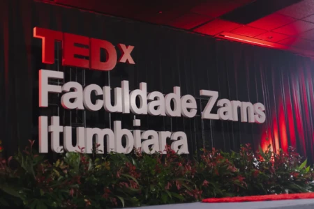 TEDx Faculdade Zarns Itumbiara realiza evento científico sobre inovação, IA e futuro da medicina Faculdade de Medicina Zarns Itumbiara