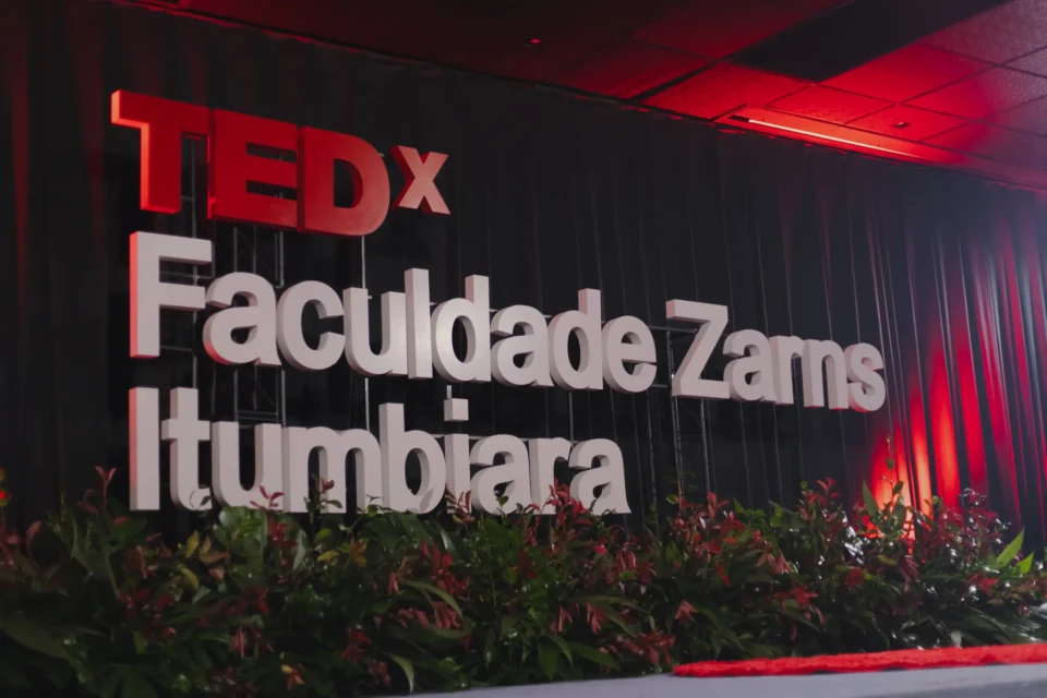 TEDx Faculdade Zarns Itumbiara realiza evento científico sobre inovação, IA e futuro da medicina Faculdade de Medicina Zarns Itumbiara