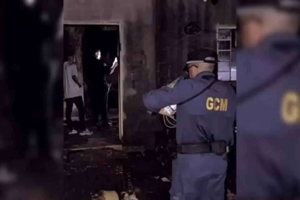 Casa foi destruúida pelo incêndio - (Foto: reprodução)