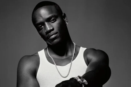 Cantor casado com várias esposas ninguém pode desrespeitar a número 1 Akon revela regras de convivência em casamento poligâmico; veja