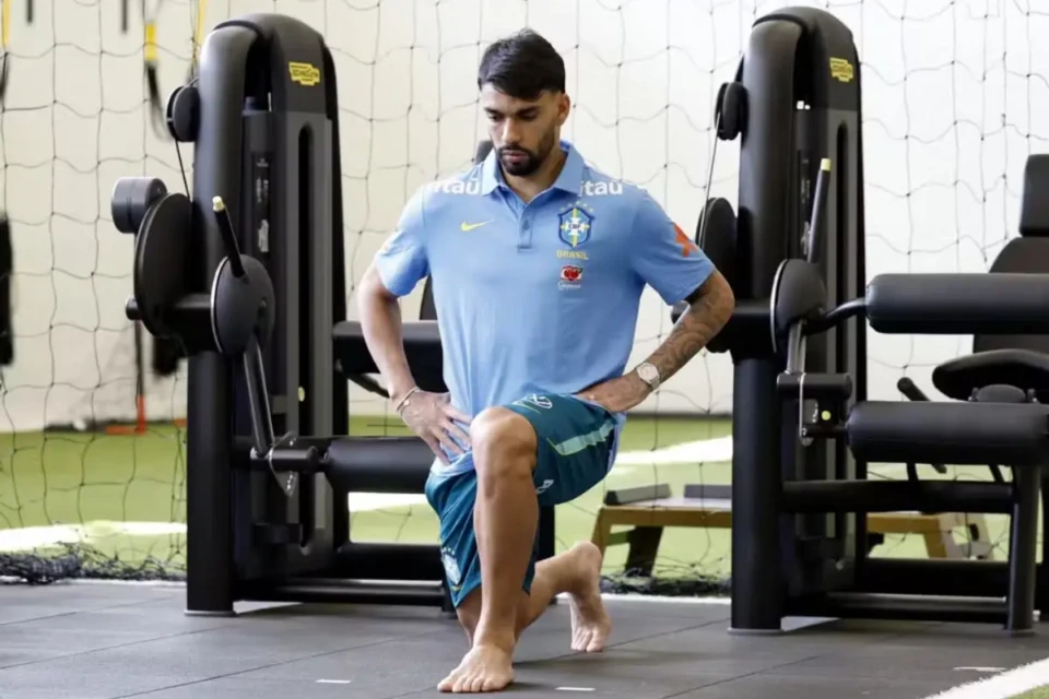 Lucas Paquetá em treino da seleção brasileira