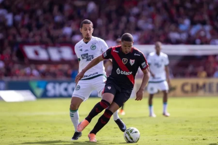 Partida entre Atlético e Goiás no estadual