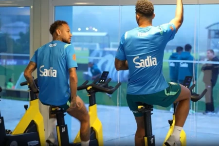 Neymar durante primeiro dia na seleção brasileira