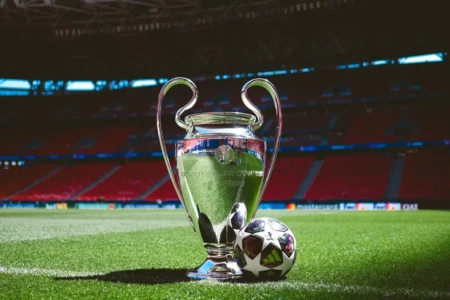 Troféu e bola da Liga dos Campeões